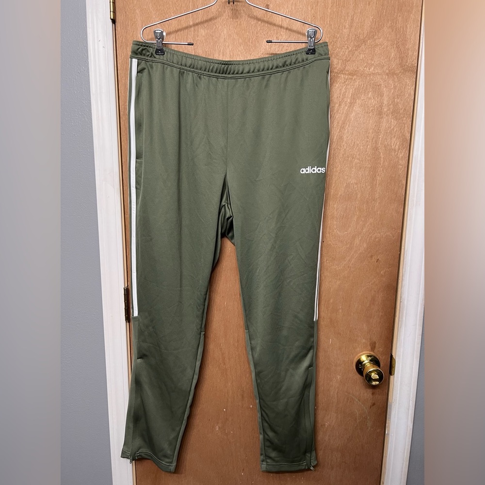Adidas joggers size XL